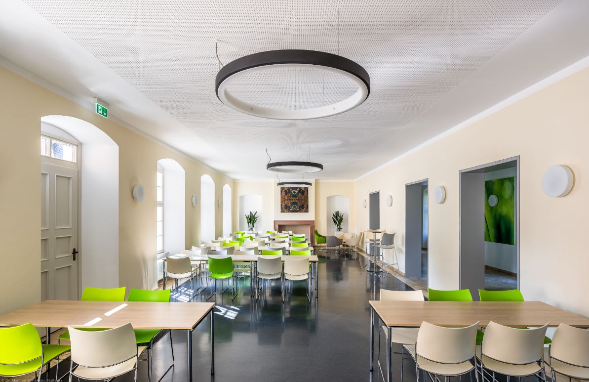 Das Bild zeigt die Cafeteria der Hochschule am Studienort Schwetzingen.